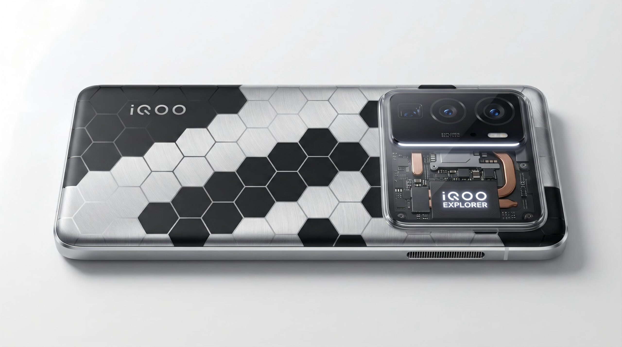 iQOO 15 Ultra Review: Massive 7400mAh Battery & Active Cooling Test